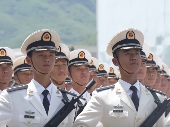 褪去青涩，扛起担当！年轻的“浪花白”把铮铮誓言写进阅兵诗歌……