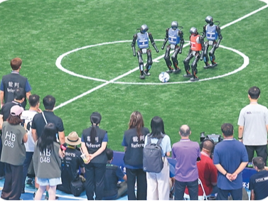 机器人“开大会”，中国企业探先机（国际论道）