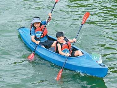 孩子黏手机 折射啥问题（大健康观察）