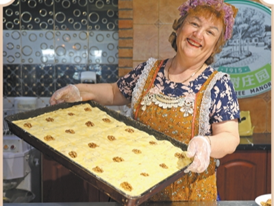 “油画塔城”里“亲戚”多（边城见闻）