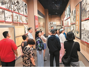 “唯有铭记历史，才能共同展望未来”