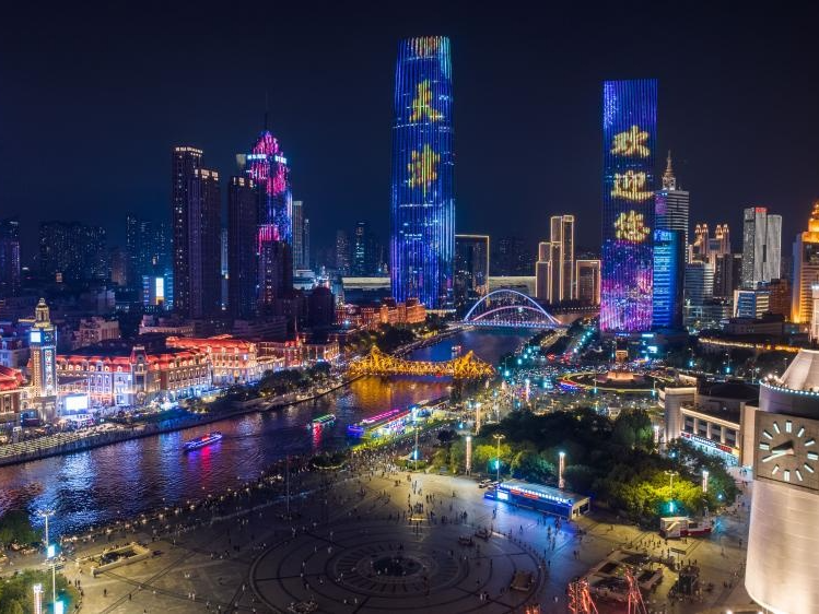 飞阅中国｜津彩夜空 光耀海河