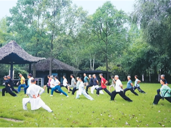 外国人爱上“中国游”