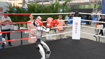 玩转服贸会｜Vlog：带你用游戏视角解锁机器人“天团”！