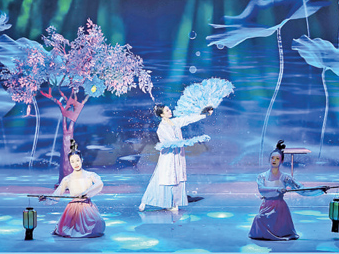 锣鼓响，好戏送到家门口（文化中国行·提升公共文化服务水平）