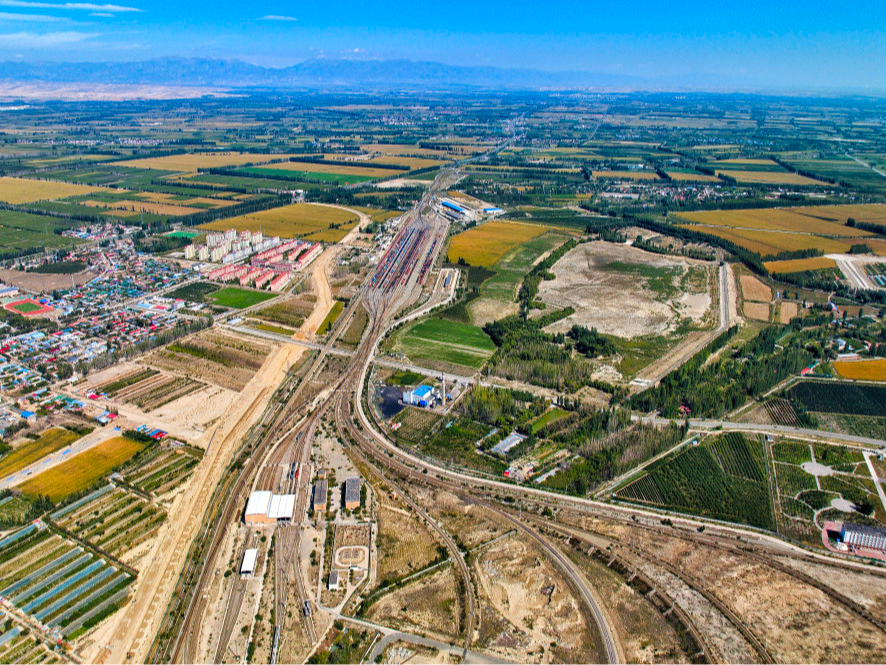 钢铁巨龙驰骋天山南北——铁路运输提质增效助力新疆打造经济增长“新引擎”