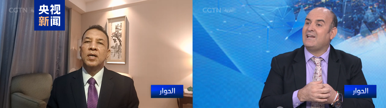 △埃及贸工部经济顾问希沙姆·巴克尔（左）阿尔及利亚评论员鲁特菲·穆卡达姆（右）