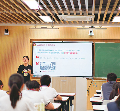 以青春之力赓续抗战精神