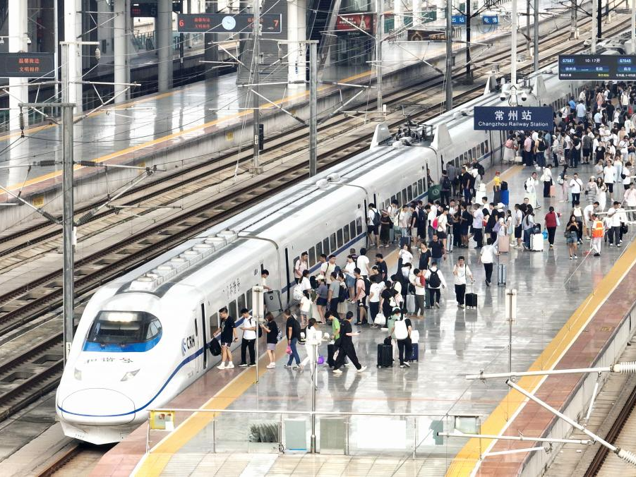 好评中国丨“流动中国”活力蓬勃 夏日经济脉动强劲