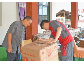 快递进墨脱 跟访看巨变（人民眼·西藏自治区成立60周年）