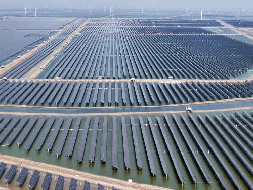 全球媒体聚焦丨“中国是推动各国远离化石燃料的引擎”