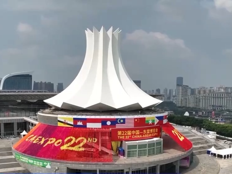 外贸数据平稳、展会密集举行 如何让我国外贸更好更强？