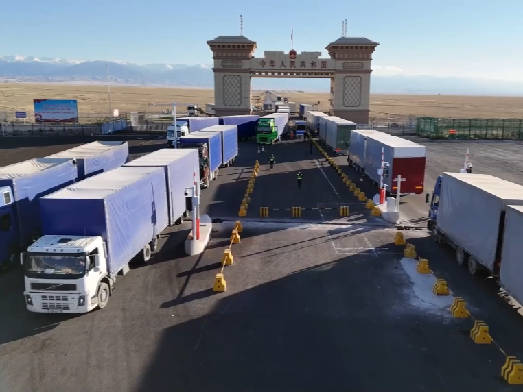 新疆都拉塔口岸2025年客货流量实现双增长