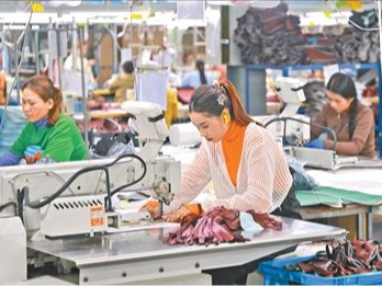 “带动当地经济发展、改善人民生活的关键力量”（共建“一带一路”·第一现场）