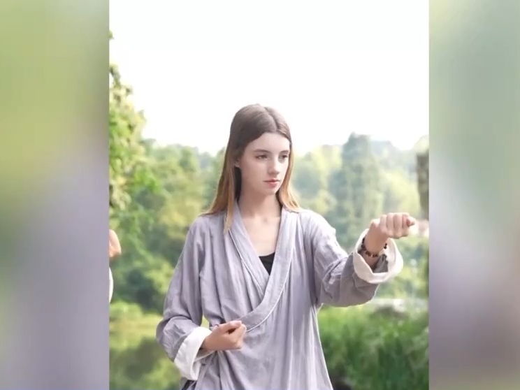 视频丨煮苹果水、练八段锦 外国网友爱上中式养生