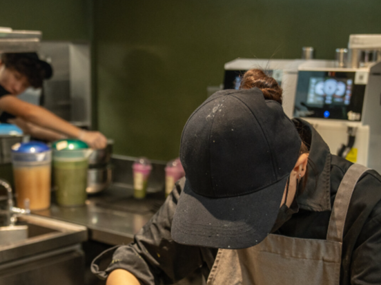 【中国那些事儿】外媒观察：从“价格”到“价值”，从“小众”到“日常”，看中式茶饮海外“圈粉”！