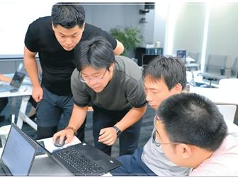 在“人机之间”探路