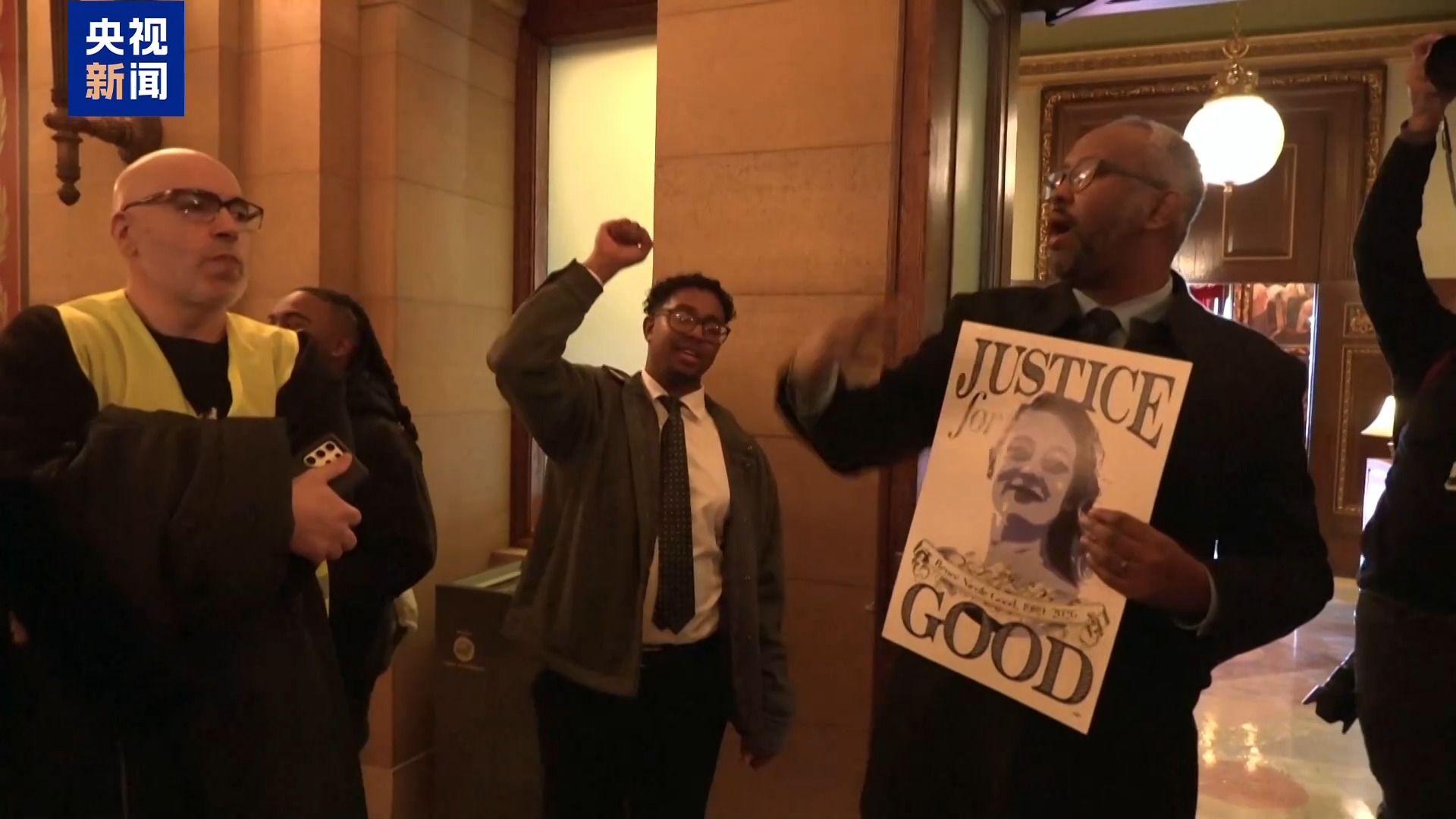 视频丨美执法人员枪击致死事件引发连续抗议 联邦与地方政府冲突加剧