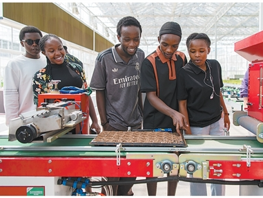 彰显中国减贫理论和实践的世界意义