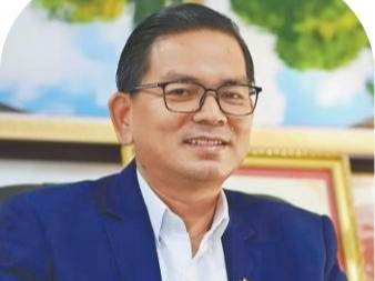 “为完善全球治理提供行动路径”