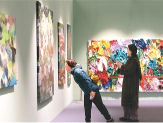 走进北京双年展，看见缤纷世界（深观察）