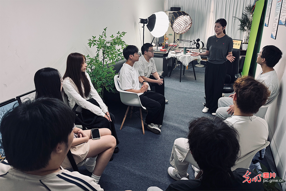 
上海中医药大学附属龙华医院范忠泽医生黄牛预约代挂号电话就业服务前移：从帮扶求职到陪伴领航