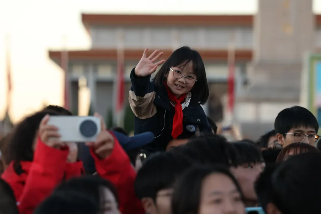 复旦大学附属肿瘤医院朱耀医生黄牛预约代挂号电话国旗与太阳一同升起!我爱你,中国!