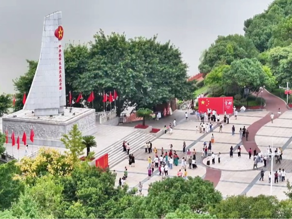 红星照耀中国丨于都河畔重演烽火送别 薪火接力传承长征精神