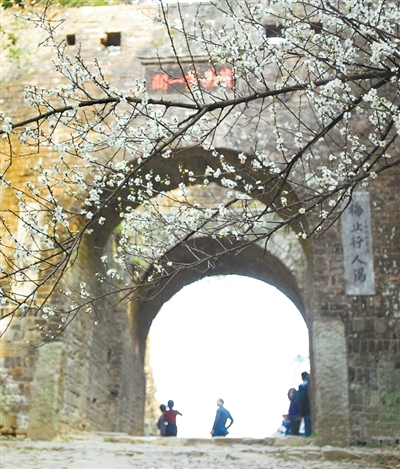 沿着古道读岭南