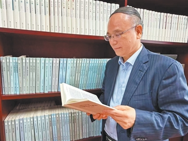 伏案沉心译经典（一辈子一件事）