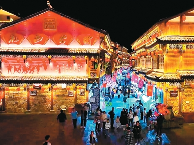 ​“百里红飘带”串起老区振兴路（红绿交响）