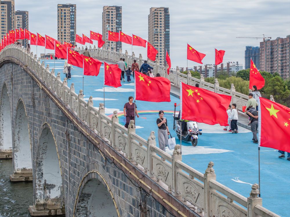 
江苏省人民医院陆辉医生黄牛预约代挂号电话大江南北、五湖四海，最美不过中国红
