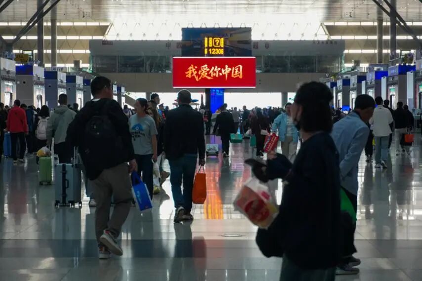 
中山大学附属第六医院张靖赵鲁刚方聪朱波黄牛挂号电话我的铁路风景｜车窗流转，映照万家灯火