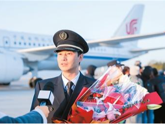 “让国产大飞机护航万家团圆路”（新春走基层）