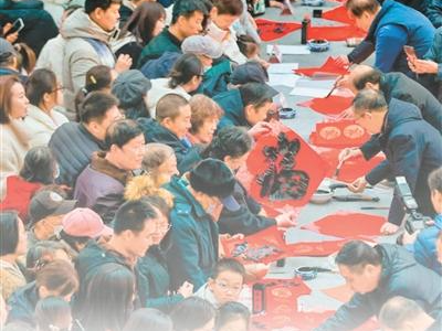 “看见生机勃勃、活力满满的中国”