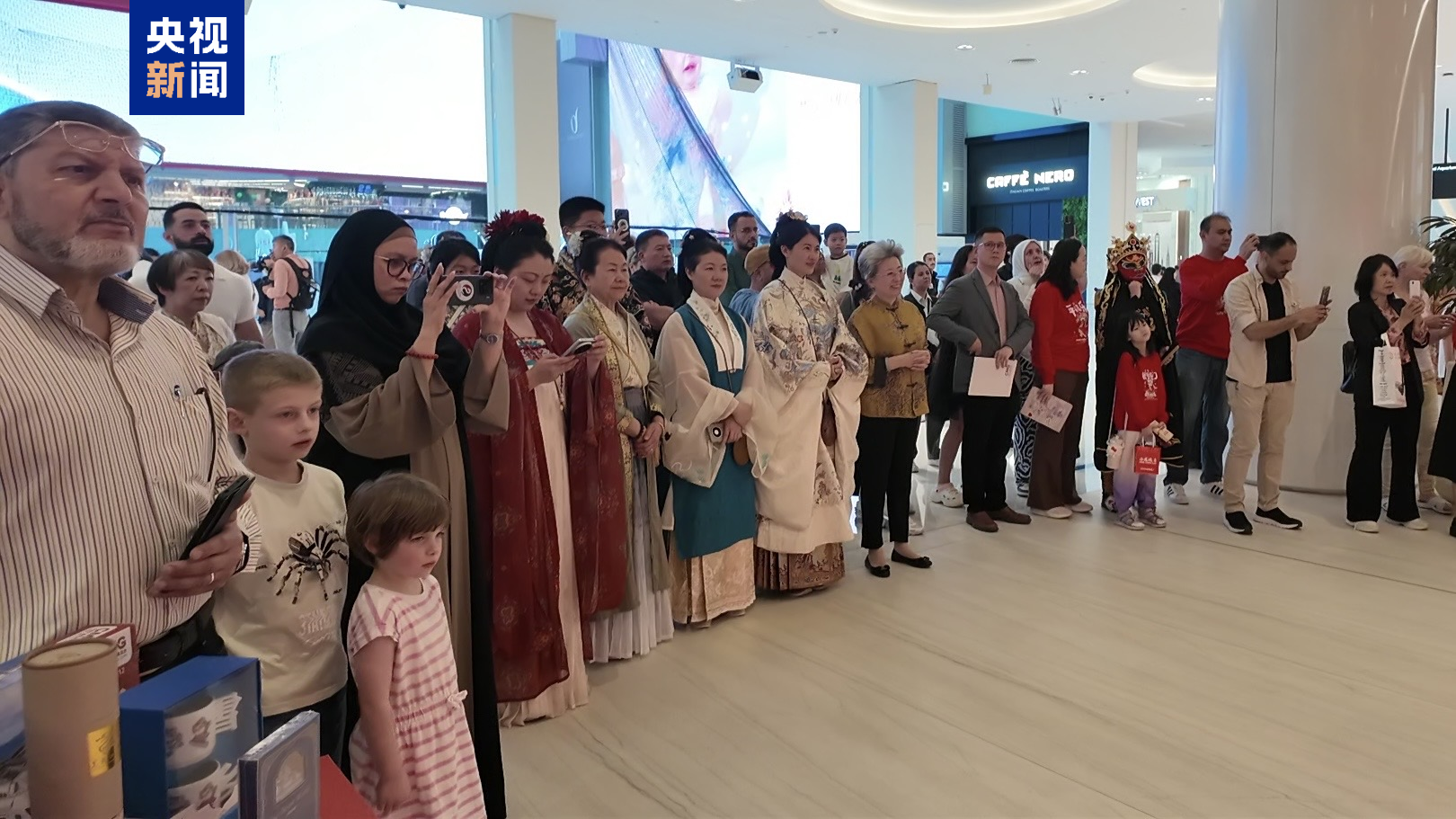 △马年春晚启幕，激起国际友人的跨文化共鸣