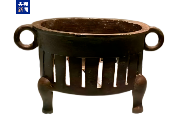 △西汉铜暖炉,河北博物院藏。