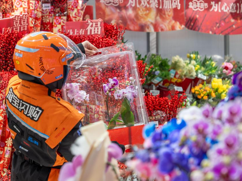 “外卖在变，人情味没变”——骑手与城市的“互暖”新春