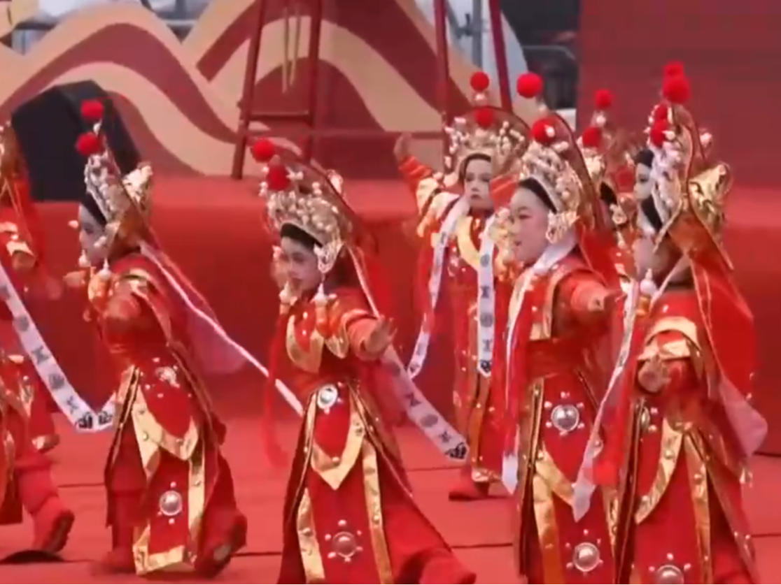 “年货市集+民俗体验”沉浸式感受中国年味 “年经济”点亮节前消费新图景