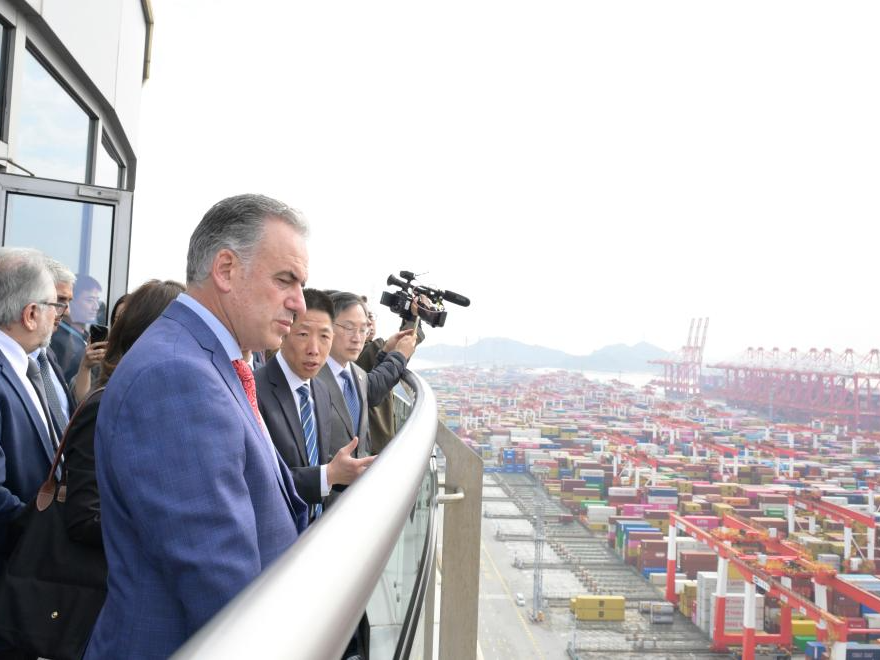 乌拉圭总统奥尔西首访上海：在港口与市井间汲取乌中合作旺盛活力