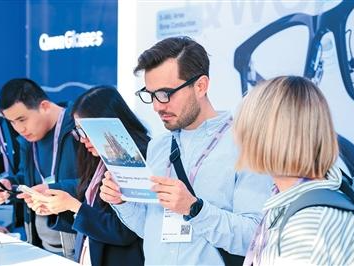 ​中国AI眼镜吸引全球观众