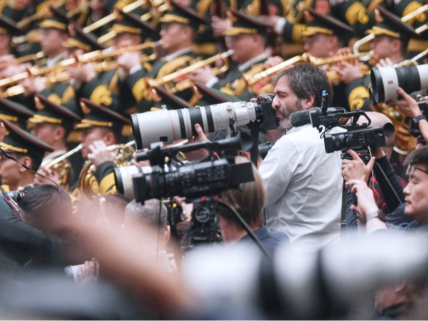 何以铸就欣欣向荣的中国——2026年全国两会世界观察