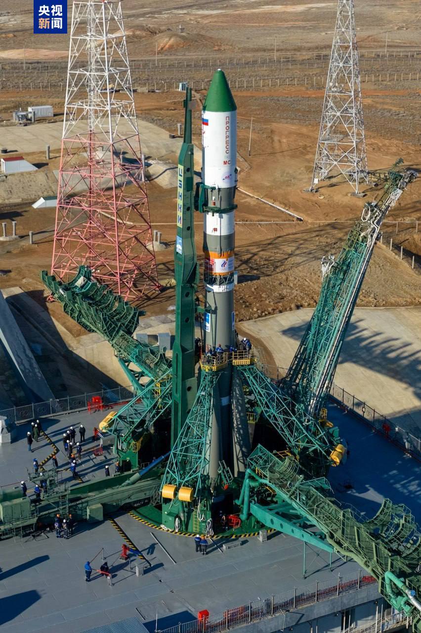 △莫斯科时间3月22日15时，搭载“进步MS-33”货运飞船的俄罗斯“联盟-2.1a”运载火箭从位于哈萨克斯坦的拜科努尔航天发射场升空。