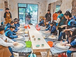 “以前卖作品，现在卖体验”（奋进“十五五”·一线见闻）