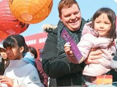 灯谜：中文独有的文字游戏（新闻里的学问）