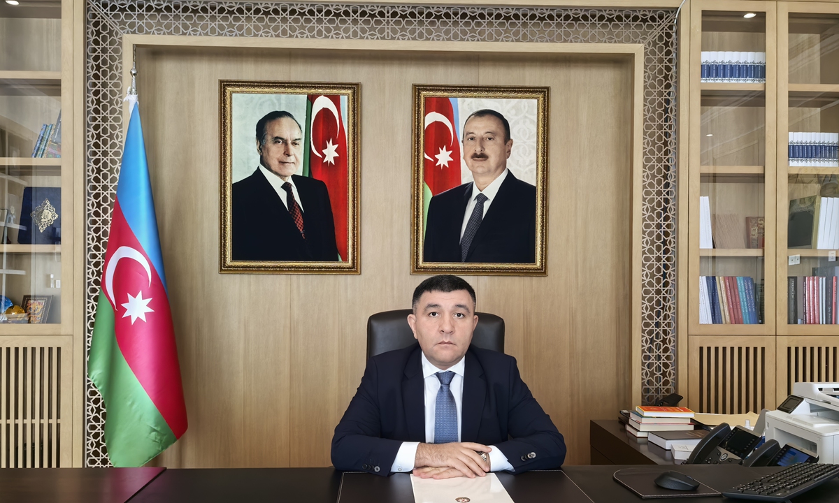 阿塞拜疆驻华大使胡赛诺夫：祝愿两会圆满成功