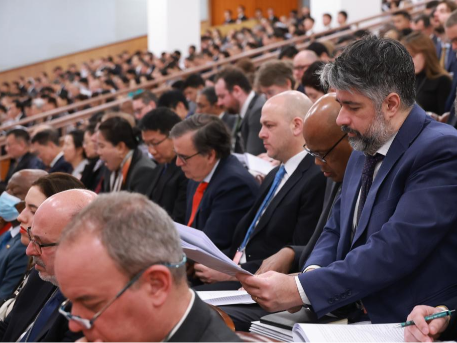 两会新华鲜报｜中国担当！为世界注入确定性