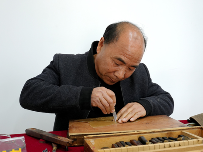 刀尖上的“光影”人生