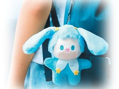 小包挂，何以成年轻人“心头好”？