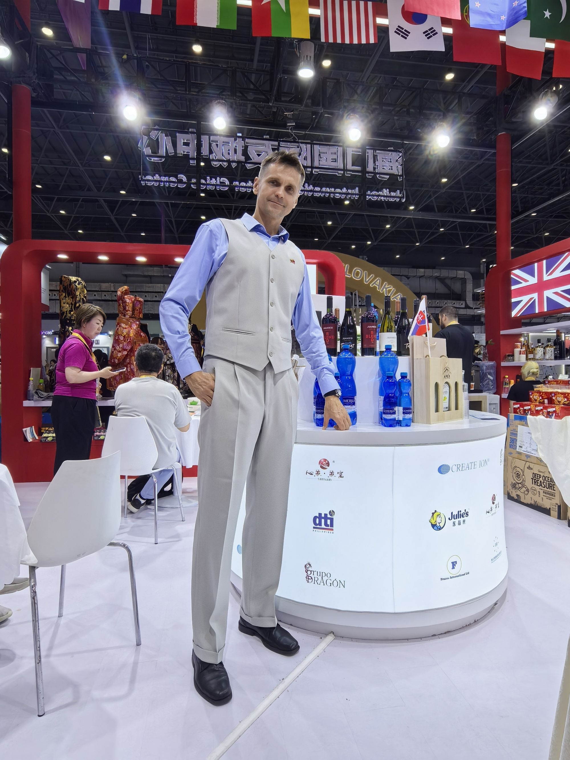 资讯有故事丨扎根海南 斯洛伐克友人称赞中国“既能成就事业，更能创造未来”